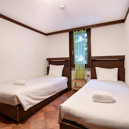4-room Near Lifts - Ideal Location Apartment